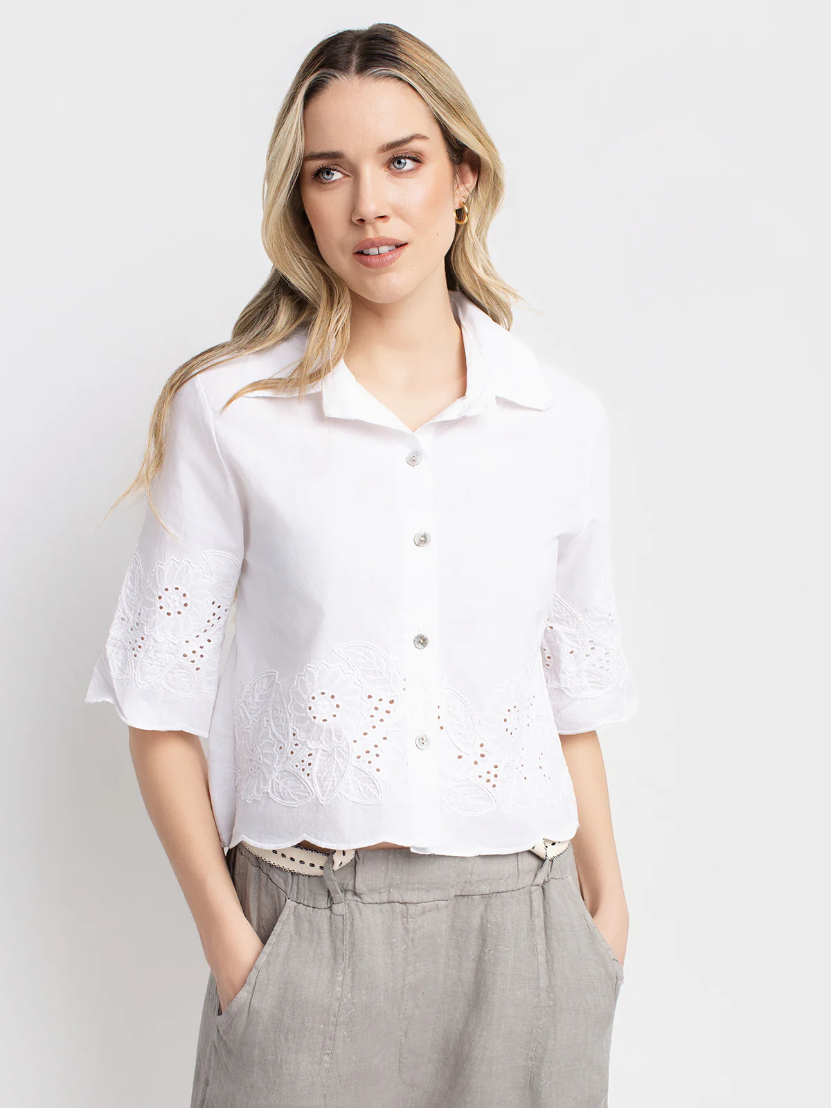 Blouse à manches courtes avec boutons - Image 6
