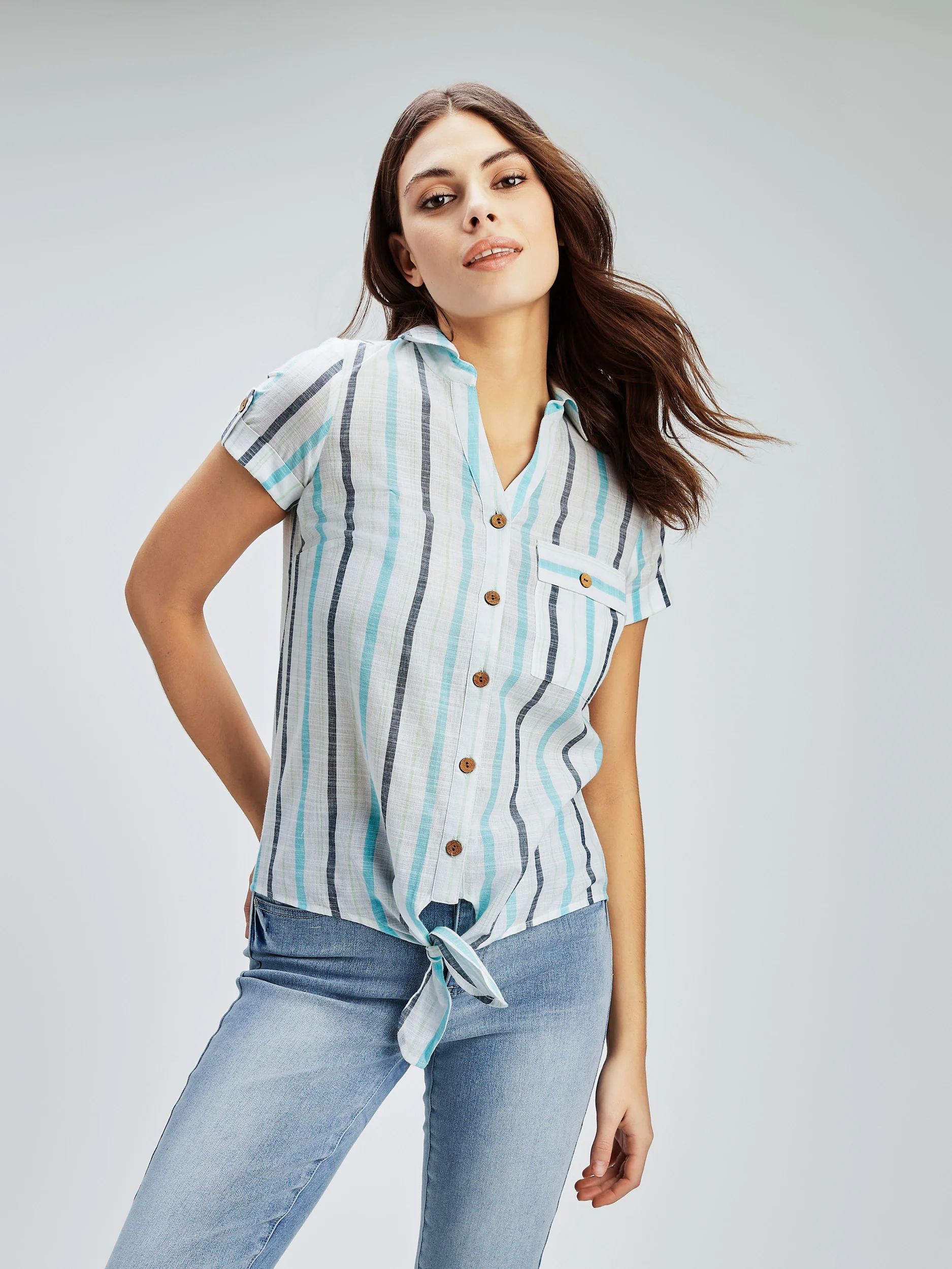 Blouse à manches courtes avec boutons - Image 6