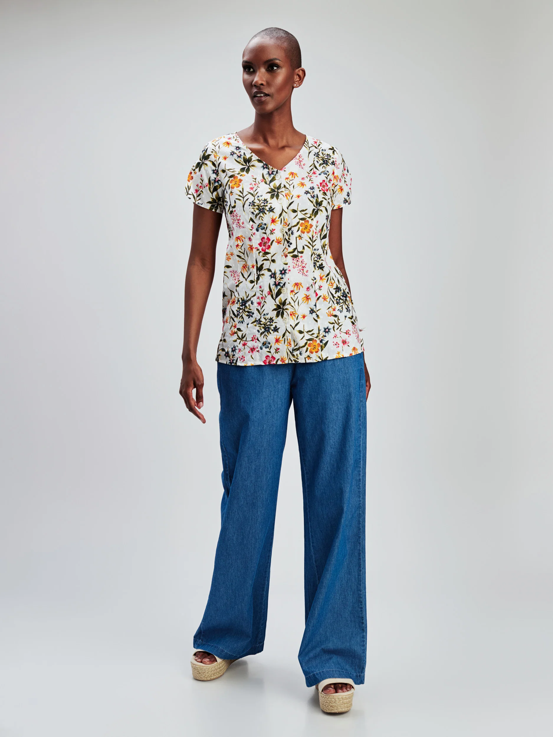 Blouse ajustée à manches courtes avec boutons - Image 2