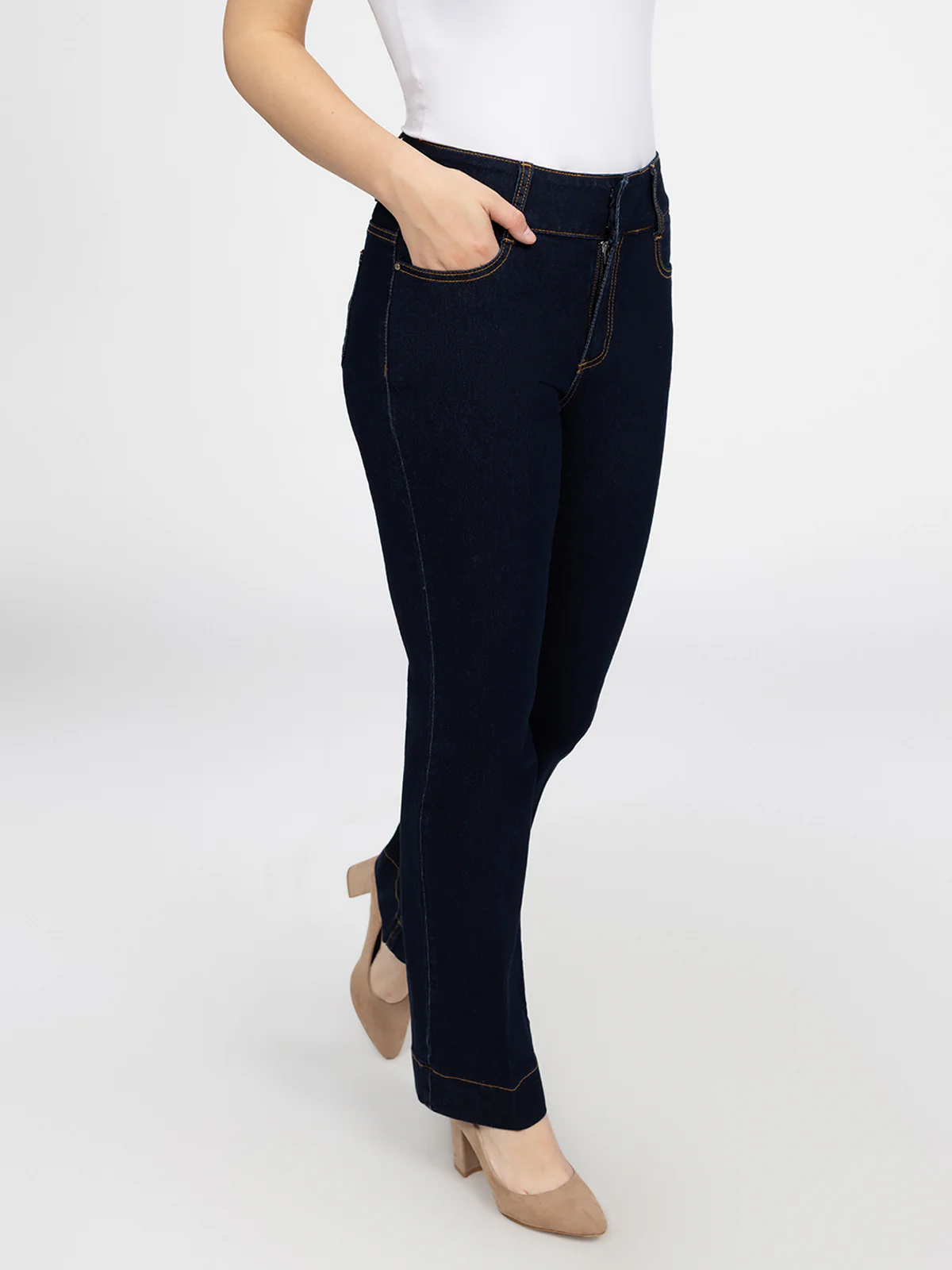 Jean large semi-ajusté