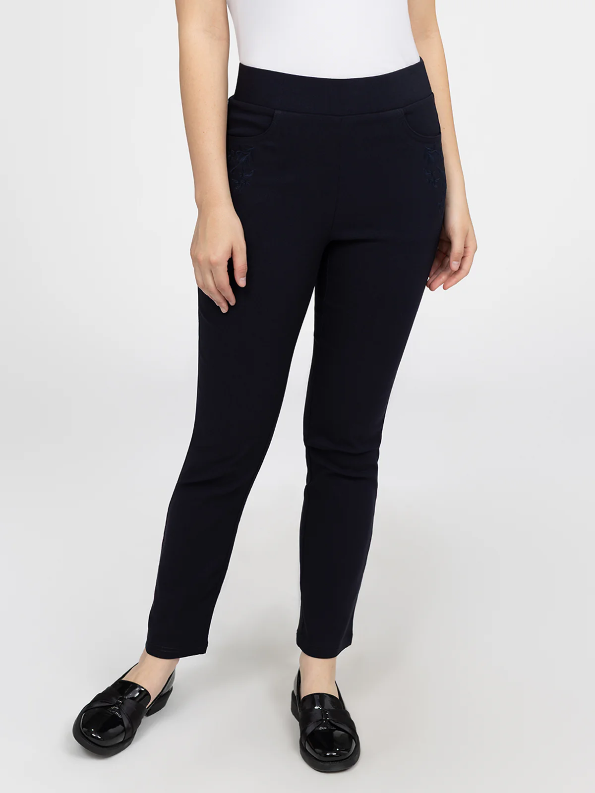 Pantalon droit semi-ajusté à enfiler - Petite - Image 14