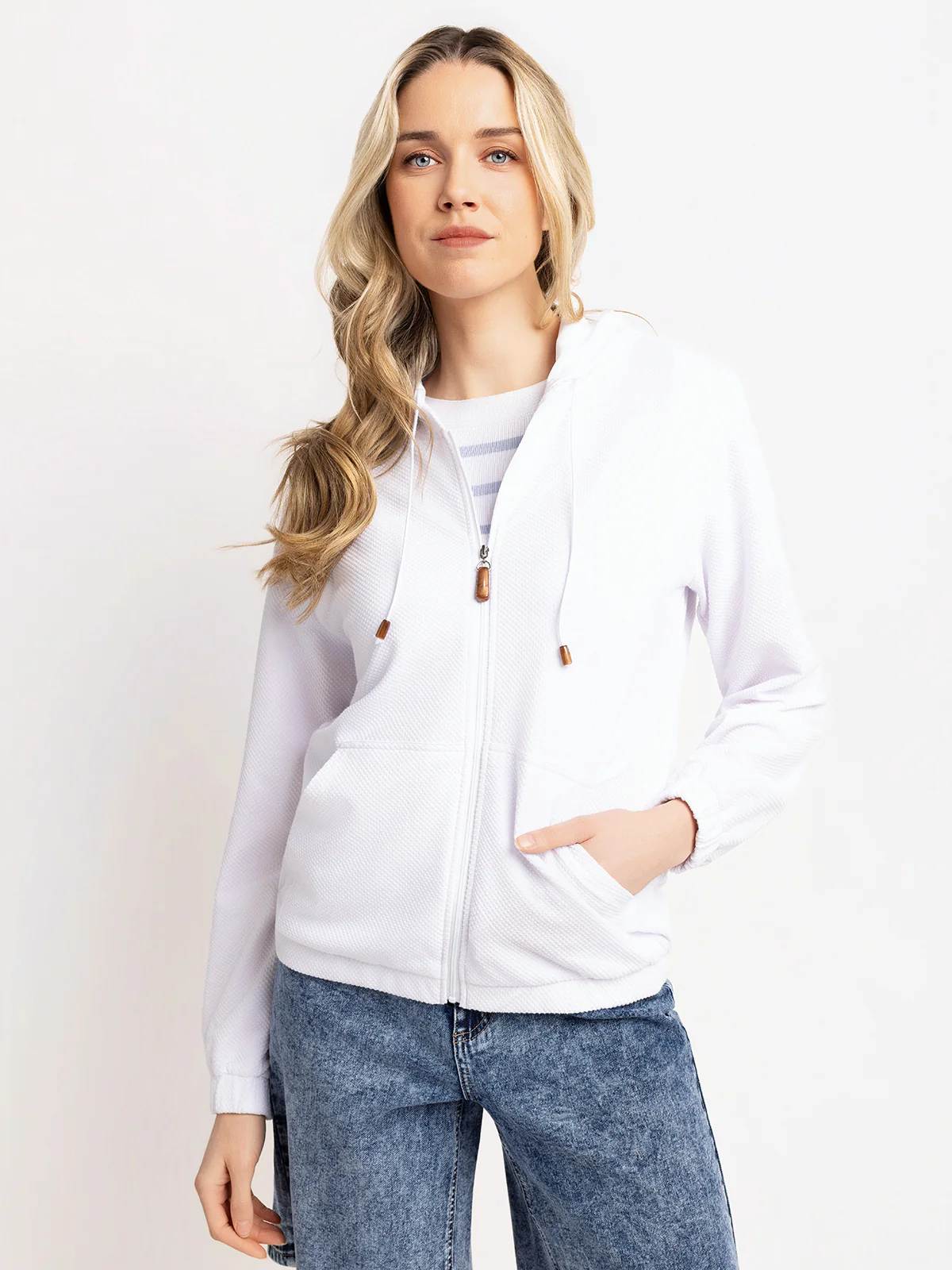 Veste courte à capuche